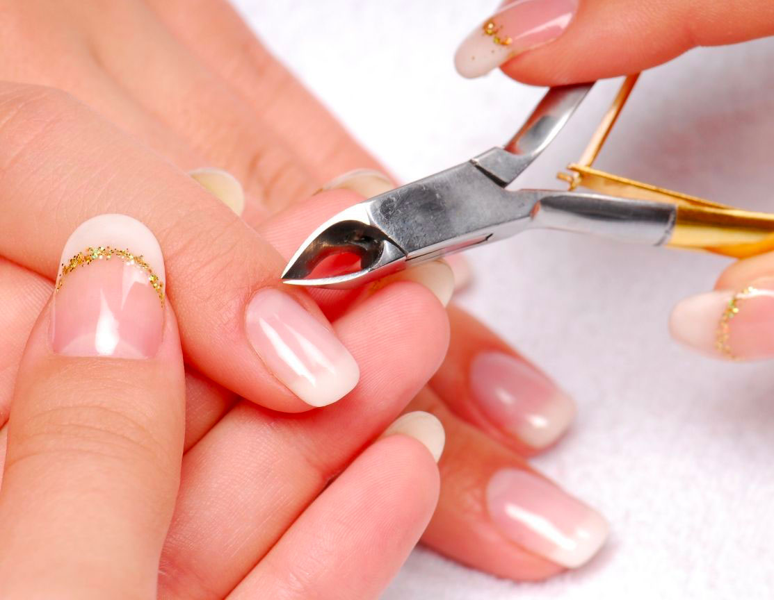 LUXURY MANICURE